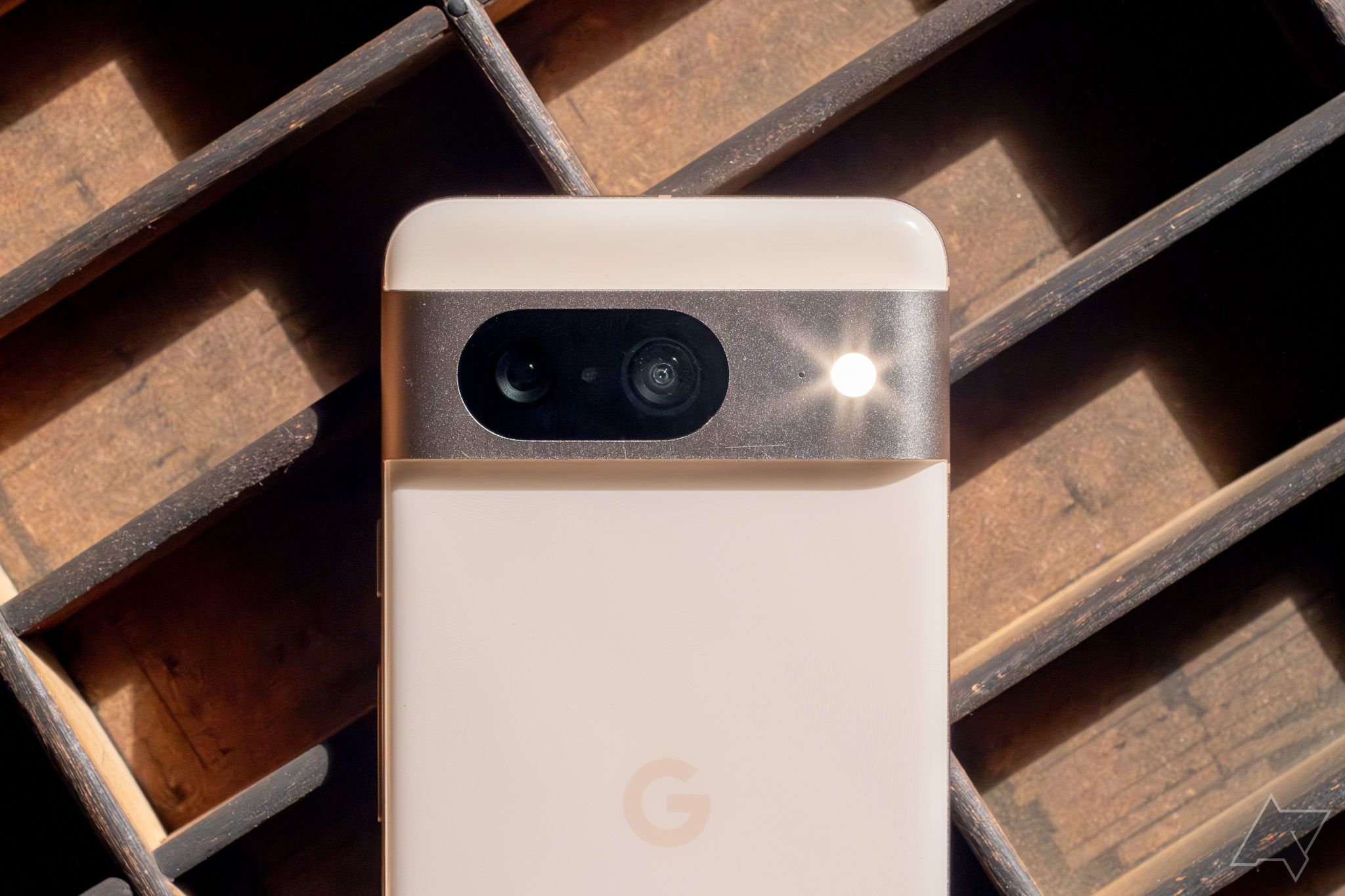 Google’s April security update fixes an annoying Pixel 8 camera bug