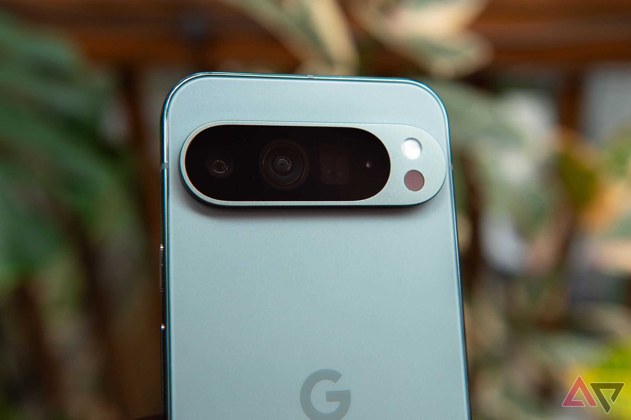 Does the Google Pixel 9 Pro have UWB?