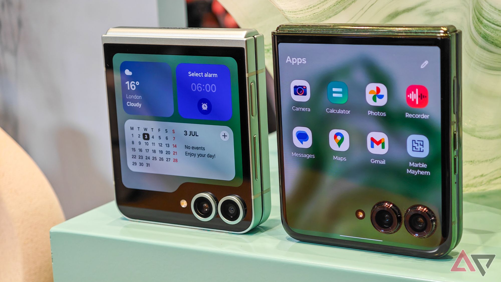 Flip telephones aren’t the small cellphone substitute I have been on the lookout for